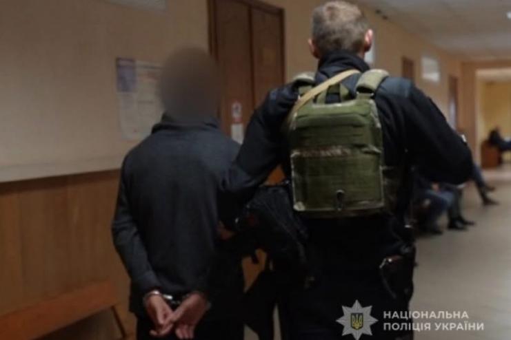 Чоловіку, який знущався над власними дітьми, загрожує 8 років за гратами
