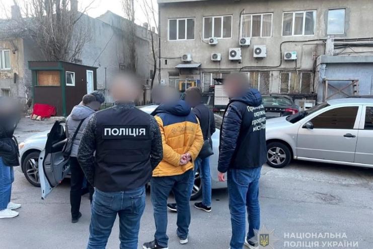 3000 доларів за «посаду» в правоохоронному органі, щоб уникнути мобілізації - в Одесі поліція затримала ділка