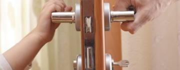 В Арцизі рятувальники допомогли поліції відчинити двері квартири, де зачинилася малолітня дитина