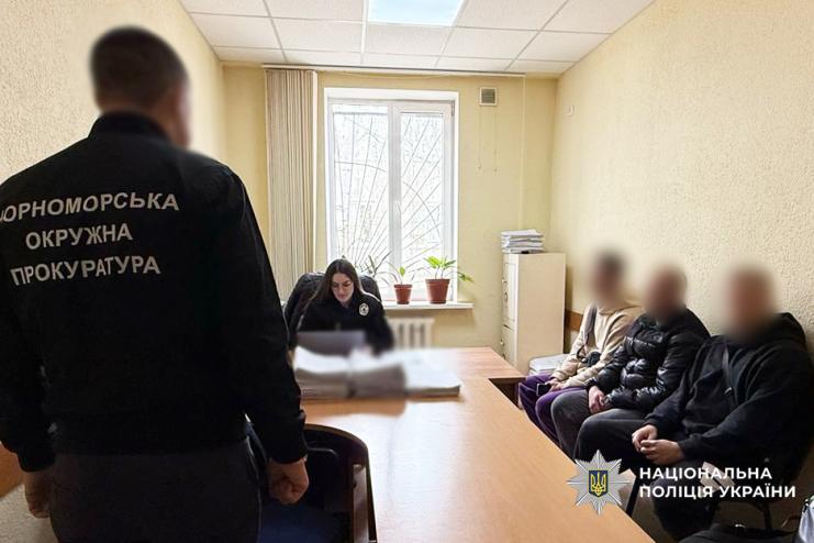 Видали себе за військових та побили людину: на Одещині трьом чоловікам повідомили про підозру