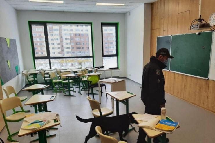 "Замінував" ліцей, щоб самовиразитися: підліток з Одещини отримав рік іспитового строку