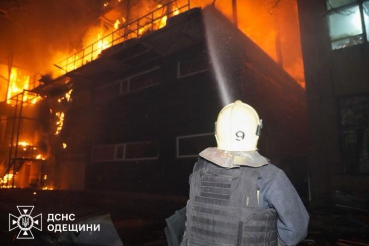 росія атакувала безпілотниками густонаселені райони Одеси: є жертви