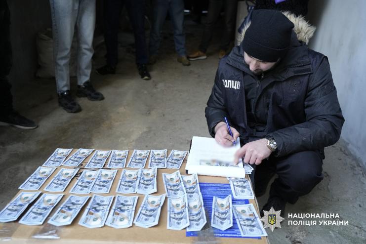 Погрожували розправою та вимагали надумані борги: в Одесі викрили злочинну групу