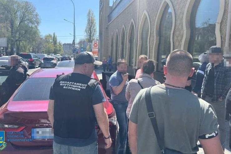 Псевдоадвокат в Одесі вимагав 15 000 доларів за зняття з військового обліку