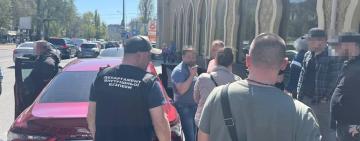 Псевдоадвокат в Одесі вимагав 15 000 доларів за зняття з військового обліку