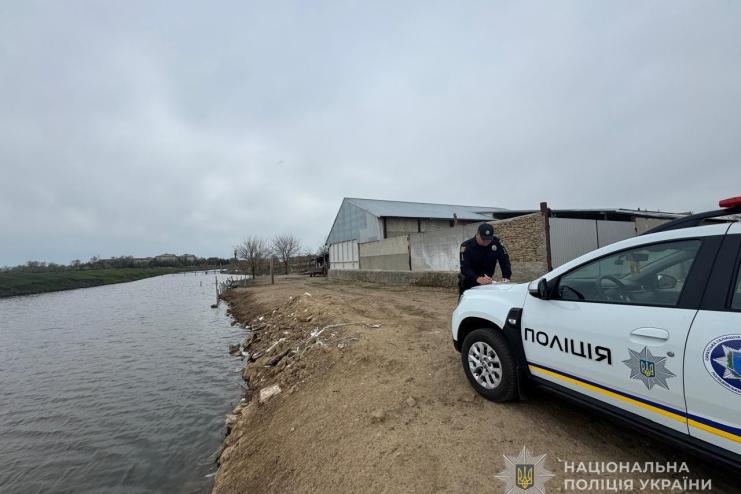 Хотіла місця для техніки – отримає справу в суді: на Саратщині жінку підозрюють у самовільному захопленні землі біля річки