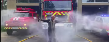 Під звук сирени та струмені води: на Болградщині урочисто провели рятувальника на пенсію