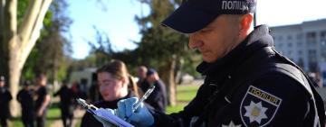 Напад з ножами на поліцейських в Одесі: правоохоронці отримали поранення, нападника госпіталізовано