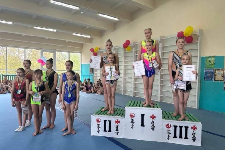 Юні акробатки Арцизької ДЮСШ вибороли медалі на Відкритому чемпіонаті в місті Луцьк
