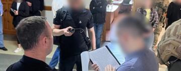 Привласнили та «відмили» кошти однієї з найбільших нафтопереробних компаній України: Нацполіція провела майже 50 обшуків