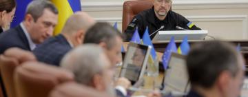 Молоді медики отримають 200 тисяч грн за роботу в селі або зоні бойових дій — рішення уряду