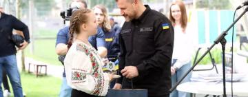 «Діти-герої»: 10-річна Даріна Звіряка — врятувала маму під обстрілами