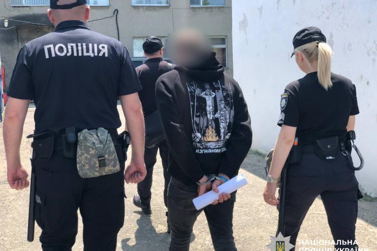 Мешканець Болградщини збував боєприпаси та зберігав вдома арсенал зброї, привезеної з зони активних бойових дій