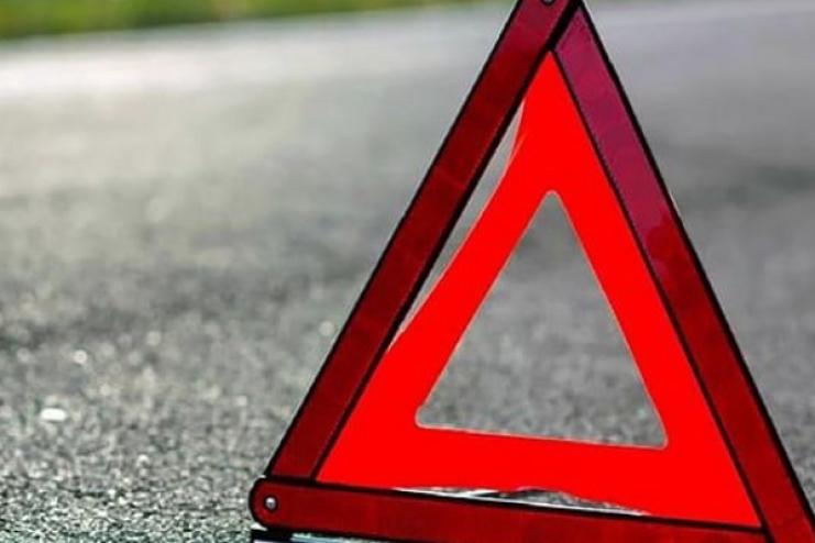 У Арцизі сталася ДТП: рятувальники визволяли постраждалого з понівеченої машини 