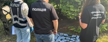 В Одесі затримали жінку за хабар у $14 000: кілька тисяч 