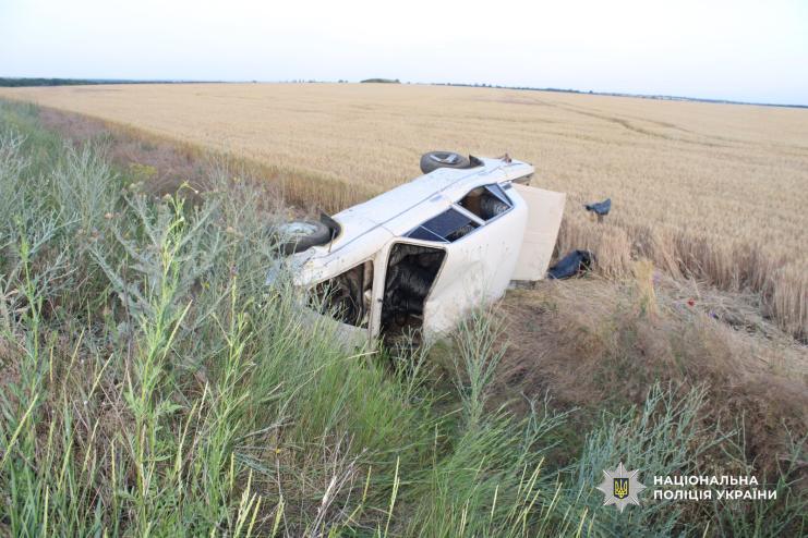 На Тарутинщині перекинувся легковик: постраждали водій та 15-річний пасажир