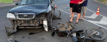 У центрі Ізмаїла легковик збив електровелосипедиста: потерпілого госпіталізовано