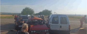 Поліцейські розслідують обставини ДТП в Одеському районі, внаслідок якої травмувались троє людей