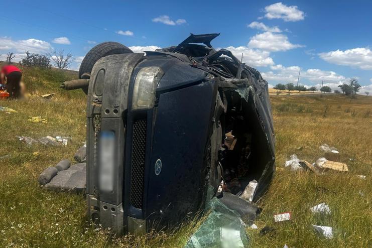 На Болградщині перекинувся автомобіль: троє людей — у лікарні