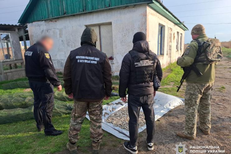 Троє жителів Одещини постануть перед судом за незаконний рибний промисел та наркотики