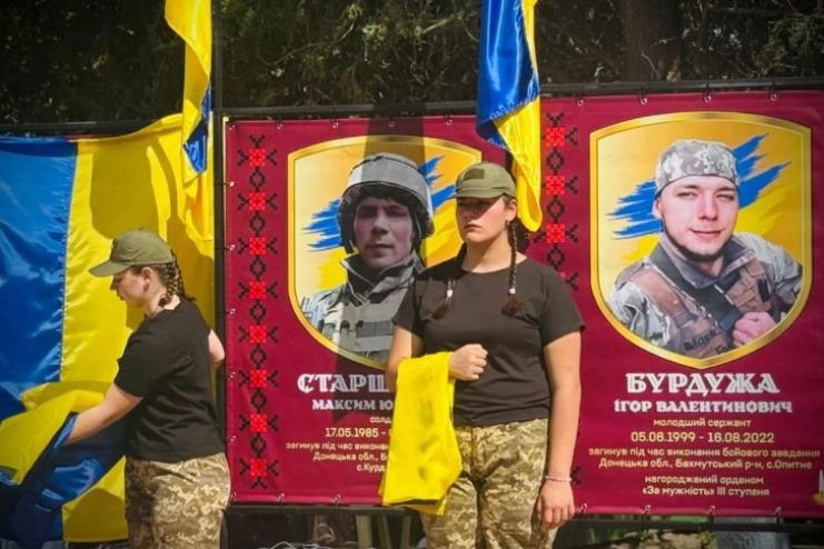 В селі Тузли урочисто відкрили Меморіал Пам'яті та Слави