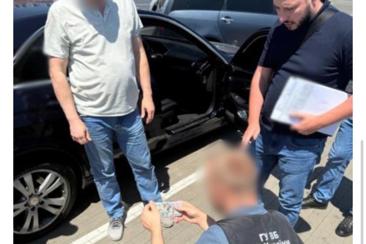 Щоб уникнути мобілізації, обіцяв за гроші працевлаштувати в СБУ: одеські поліцейські затримали підозрюваного у зловживанні впливом