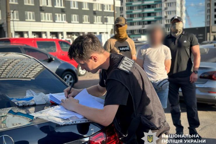 11 000 доларів за “липову” відстрочку: в Одесі затримали ділків, які торгували впливом у ТЦК