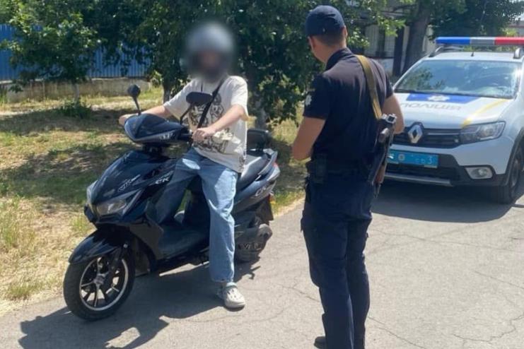 Поліцейські Одещини продовжують проводити профілактичні заходи з підлітками щодо безпечного керування транспортними засобами