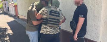 7 тисяч доларів за “непридатність”: на Одещині викрили злочинну схему за участі правоохоронців та посадовця ТЦК