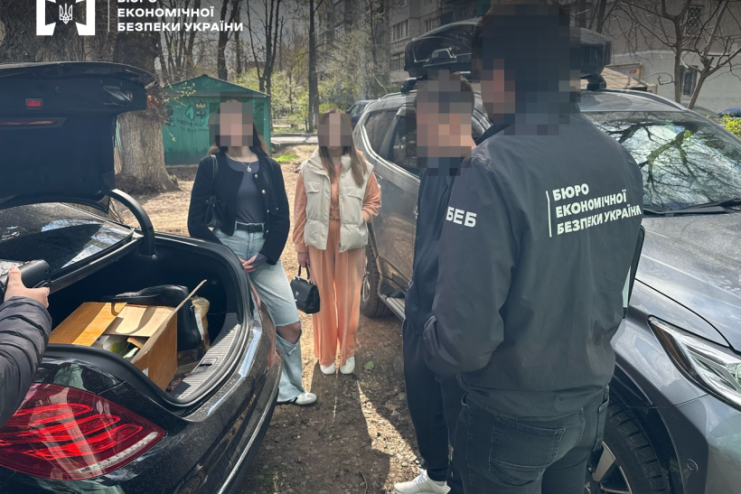 Понад 3,8 мільйона гривень “у дим”: в Одесі суд покарав чоловіка за незаконний продаж електронних сигарет