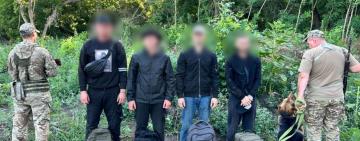 В об’єктиві дрона та на нюху у службового собаки: на Одещині затримали «туристів» до Молдови