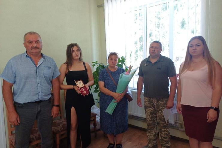 В Арцизькій громаді вшанували загиблих Героїв: родинам воїнів передано державні нагороди