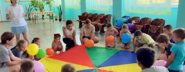 «Вітрила Дитинства»: мобільний соціальний хаб, що привозить тепло та підтримку дітям Лиманської громади