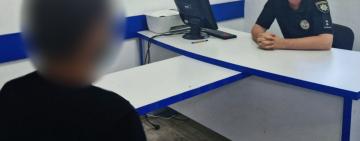 В Одесі чоловік у стані сп’яніння пошкодив надгробки на кладовищі: йому загрожує до трьох років ув’язнення