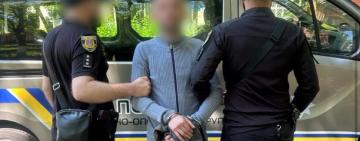 Одеські поліцейські завершили досудове розслідування відносно чоловіка, який розпилив газ у салоні маршрутки та вдарив ножем пасажира 