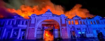 Російські терористи атакували Одесу: удар по ринку “Привоз”, пожежі в житлових будинках і руйнування в історичному центрі 