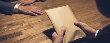 11 тисяч доларів за підпис: посадовця КП на Одещині судитимуть за корупцію