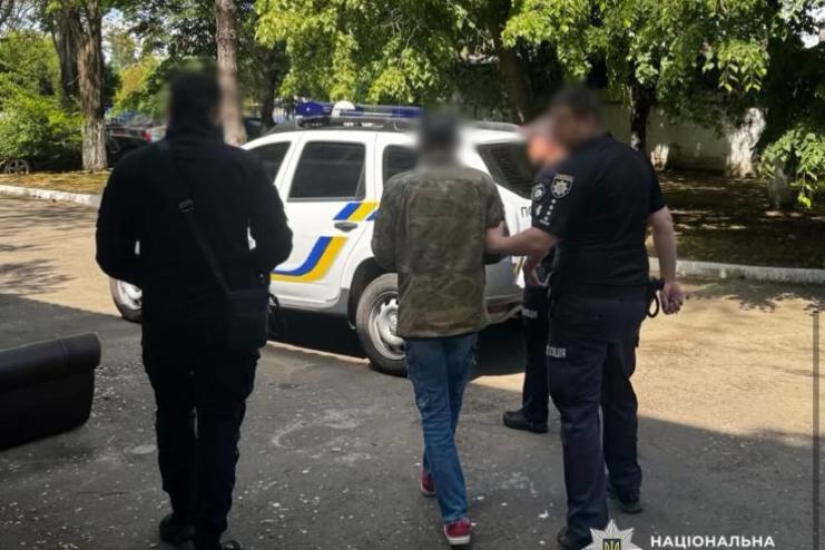 Поліцейські Одеського району відправили на лаву підсудних чоловіка, який спричинив смертельне ножове поранення своєму знайомому 