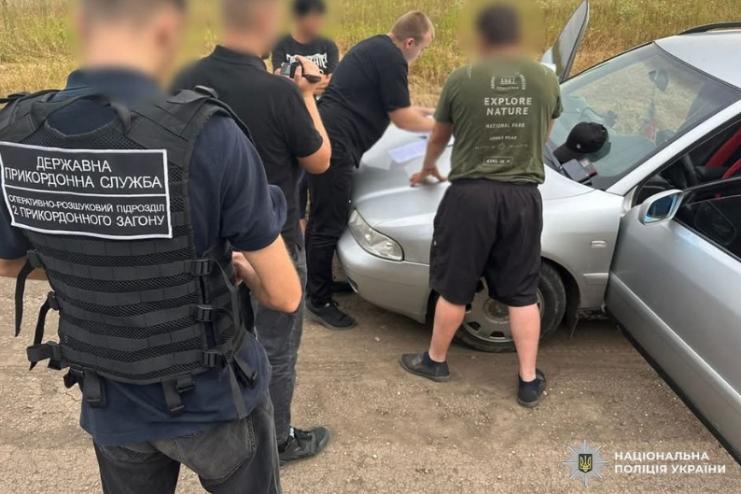 За 1500 доларів житель Подільського району хотів вивезти військовозобов'язаного чоловіка за межі України