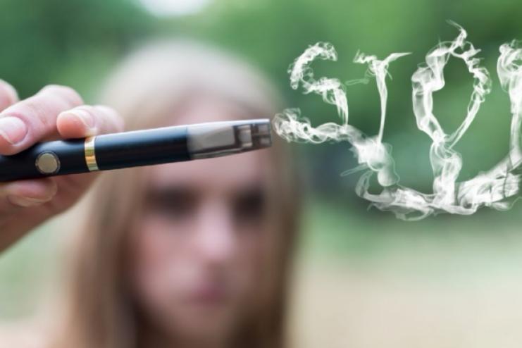В Україні планують повністю заборонити електронні сигарети: у Раді зареєстровано законопроєкт 