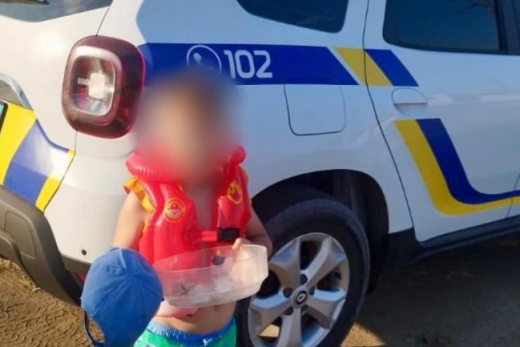 На щастя, без пригод: поліція розшукала п’ятирічного хлопчика, який заблукав на пляжі в Одеській області