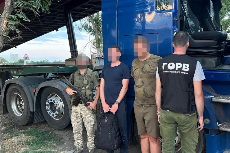 На Одещині викрили батька і сина, які ховали людей у вантажівках для незаконного перетину кордону