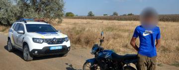 Не вдалося привласнити мопед — вкрав мотоцикл: на Одещині затримали 18-річного викрадача