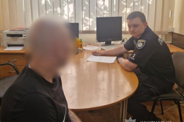 Поліцейські відправили на лаву підсудних 38-річного чоловіка, який пограбував двох літніх одеситок