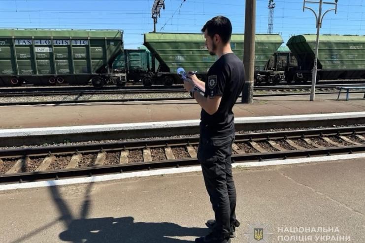 В Одесі чоловік зазнав ураження струмом на даху вантажного вагона 