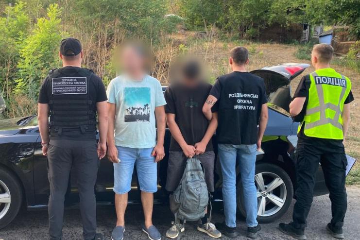 На Одещині викрили чоловіка, який за гроші організовував незаконний перетин кордону