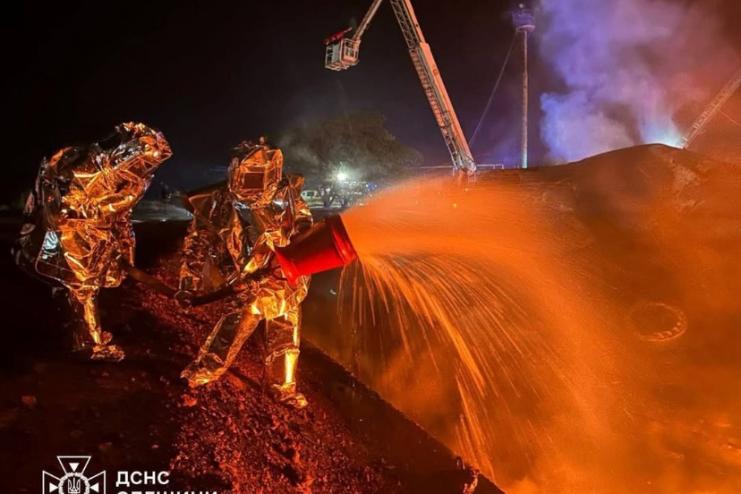 Ізмаїльський район зазнав масованої атаки дронами-камікадзе: через влучання виникли пожежі, є поранений