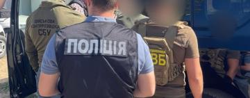 Пропонували 7500 доларів хабаря прикордоннику за пропуск родича до Молдови: в Одесі поліція та СБУ завадили двом ділкам реалізувати протиправну схему 