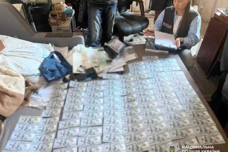 10 тисяч доларів за «таємне залишення служби»: на Одещині викрили посадовця РТЦК та СП на хабарництві