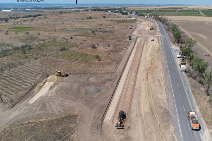 На трасі Одеса – Рені зводять сучасний майданчик для відпочинку та стоянки біля міжнародного пункту пропуску